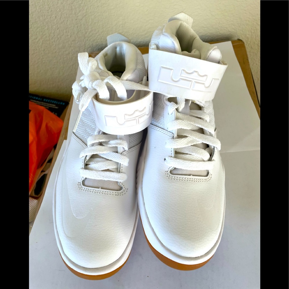 Nike x Lebron white high top boys size 6